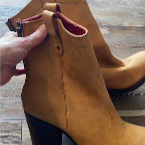 Elegant Tan Heeled Boots